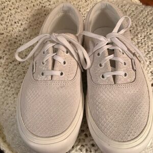 Vans women's cream coloured sneakers, size 5.5.